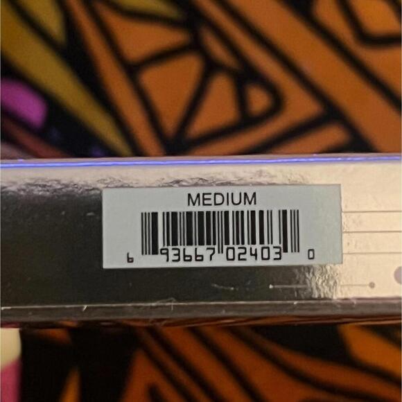 Girlactik LUMINOUS FACE POWDER - Medium - Picture 3 of 3